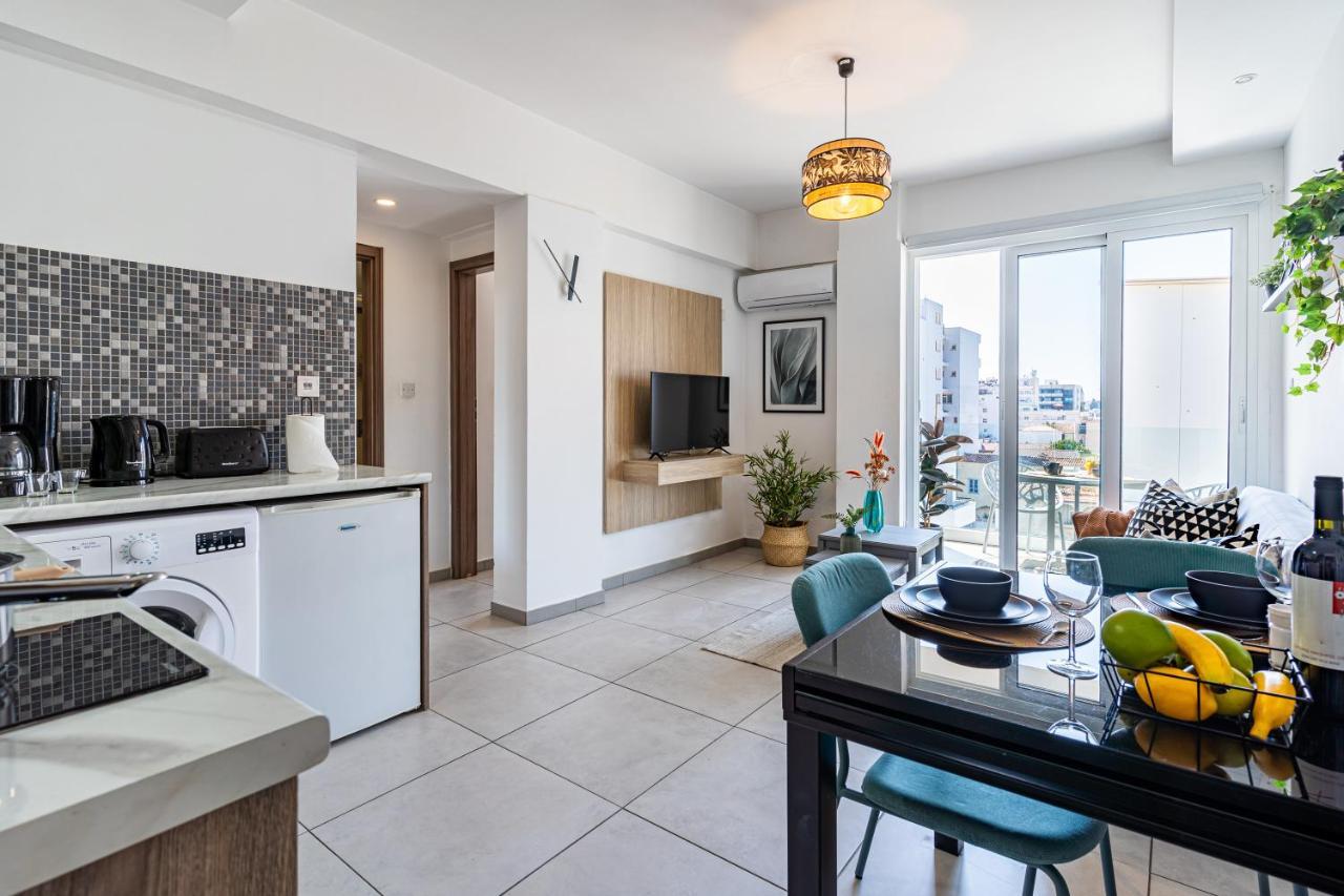 Made With Love 1-Br Apt By Finikoudes Beach Larnaca Esterno foto