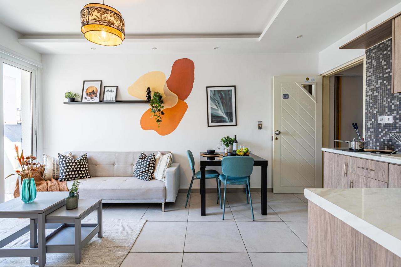 Made With Love 1-Br Apt By Finikoudes Beach Larnaca Esterno foto